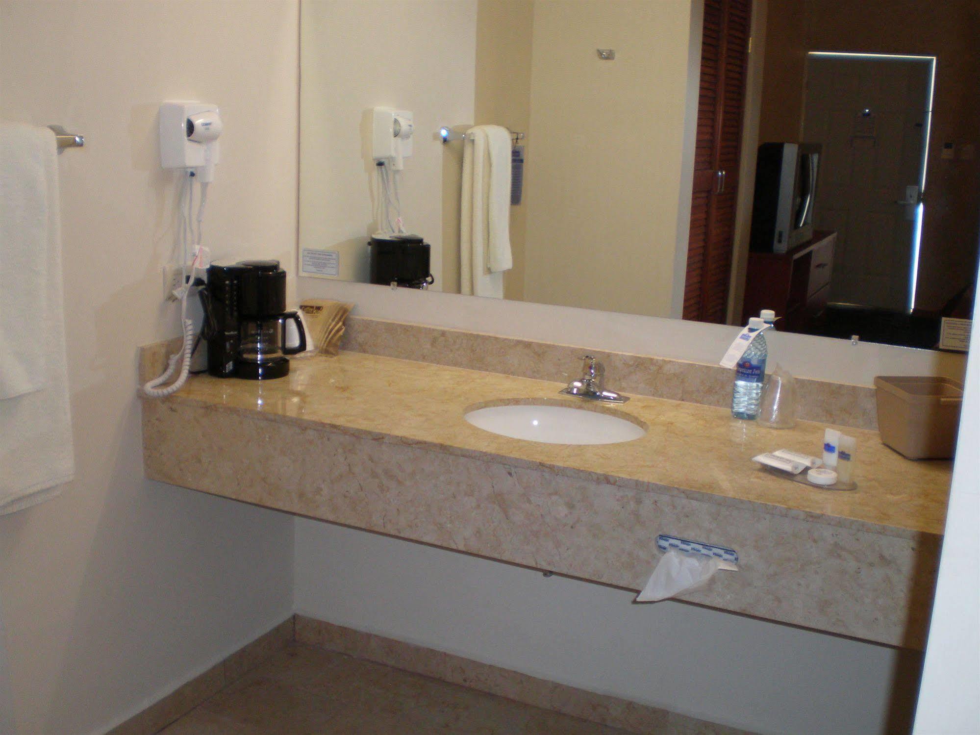 American Inn Hotel & Suites Delicias Kültér fotó